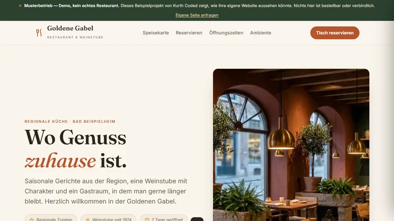 Ausschnitt der Beispiel-Website Goldene Gabel mit Startbereich und Speisekarte eines erfundenen Restaurants